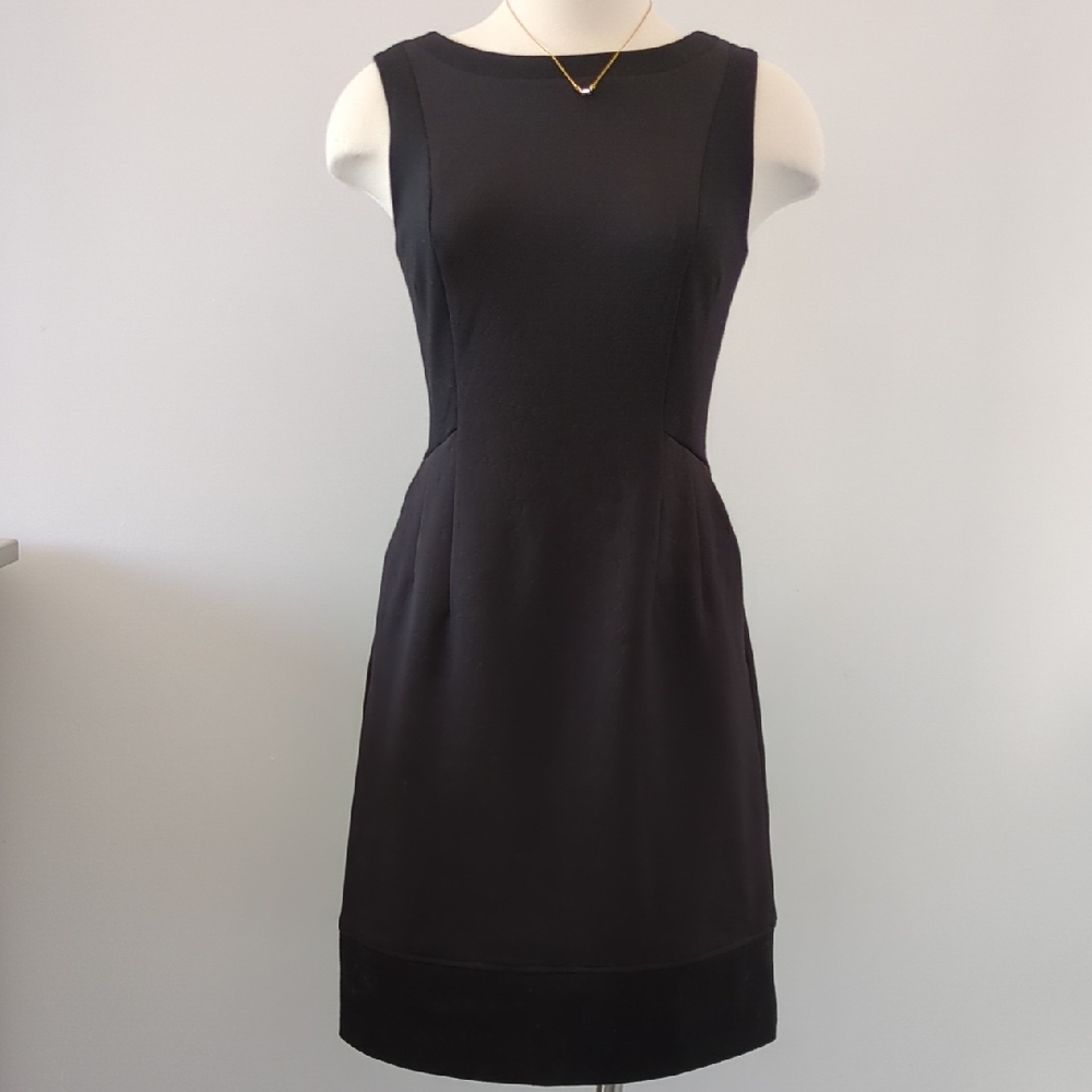 Structured Halogen Black Sleeveless Dress With Classy Subtle Snake Skin Pattern